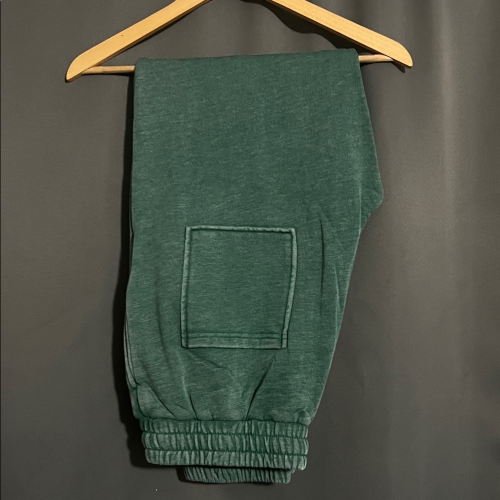 NWT Discount Divas Green Jogger Pants Large & XL Lived in Fabric